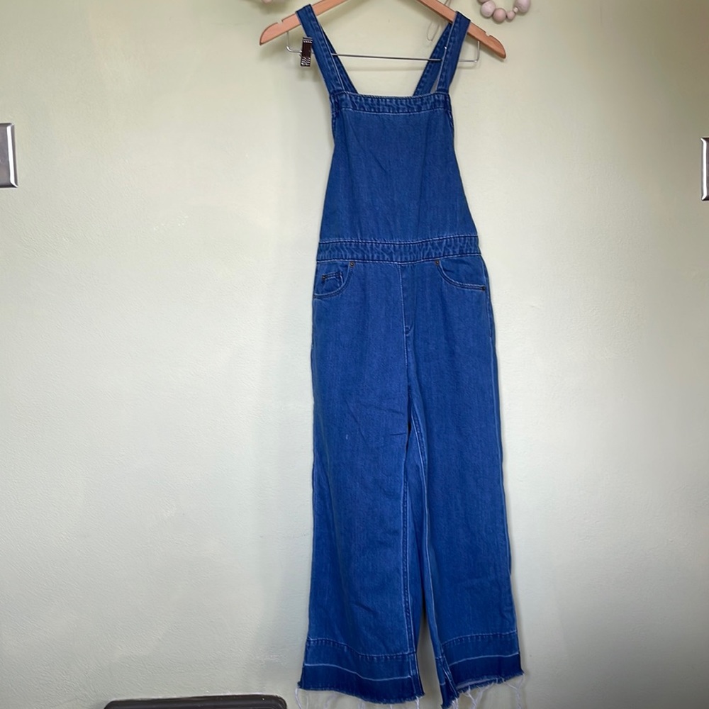 Universal Thread denim wide leg cropped overalls with tie back size 2 raw hem